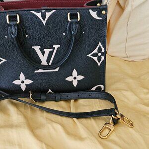 Louis Vuitton onthego PM